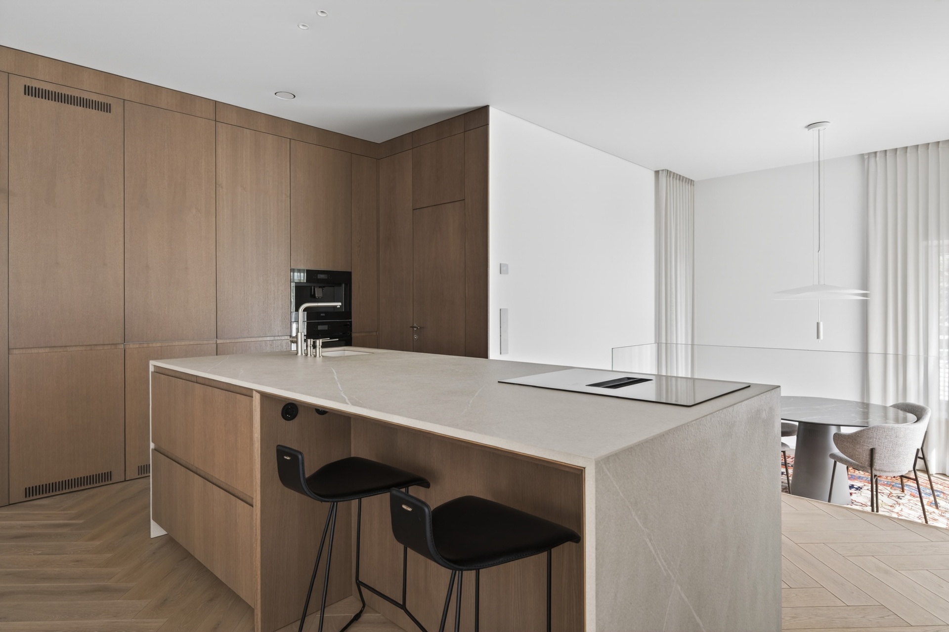 Virtuvės sala iš akmens